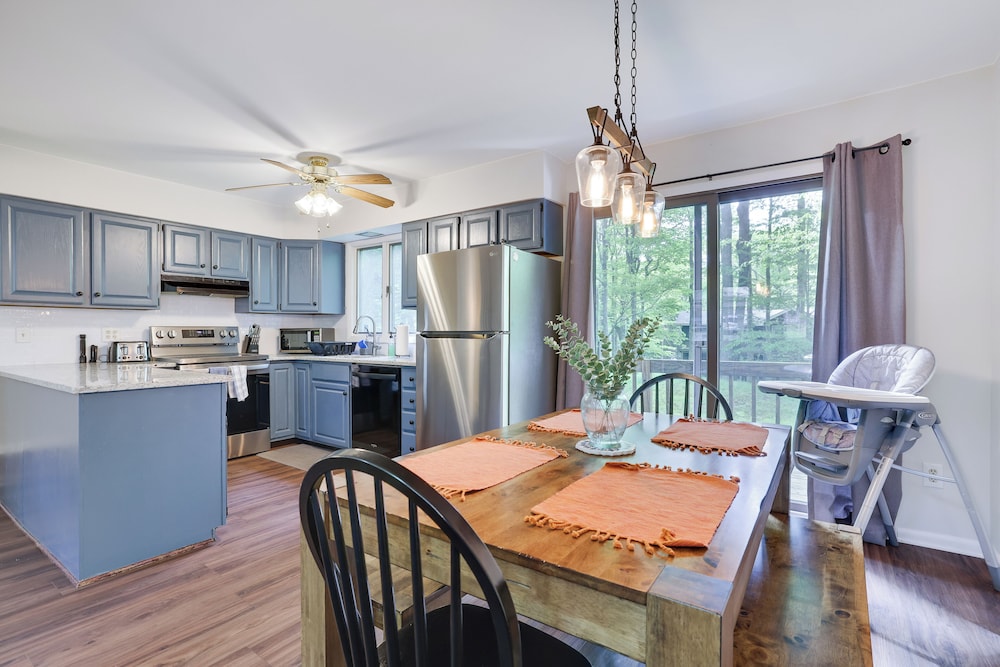 Dreamy Lake House With Fireplace, Firepit & Pet Friendly