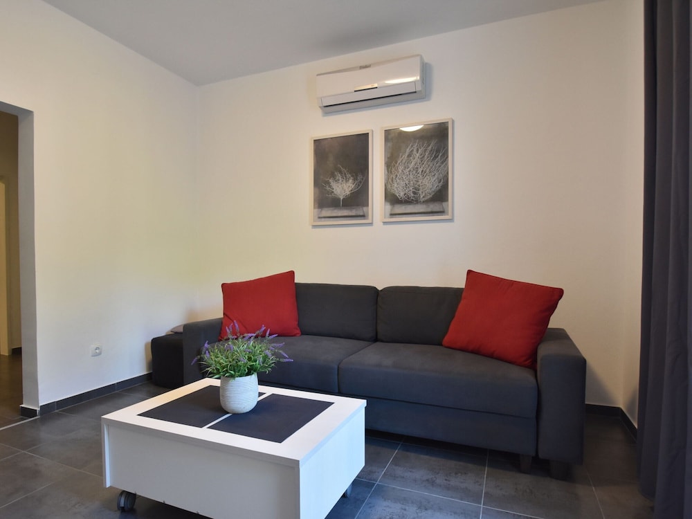 Spacious and Modern Apartment on the Beach in Klek view 2