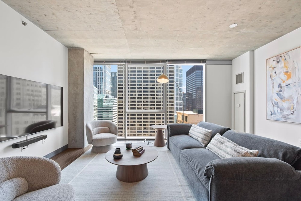 Urban Retreat 2BR City Views Near Shops