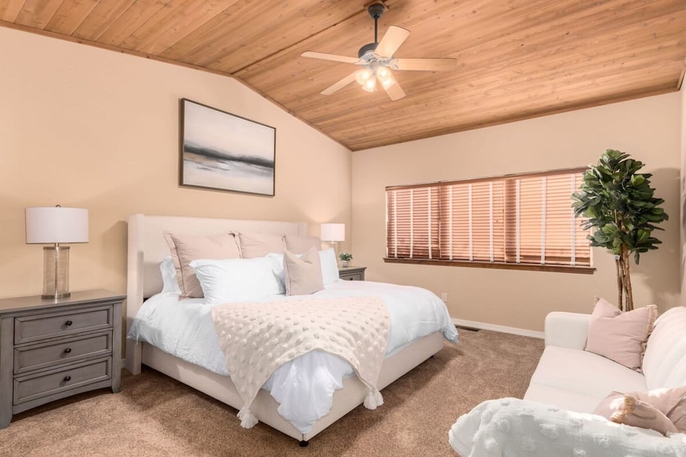 Amberwood Estate w 5 Showers Spa Mtn Views
