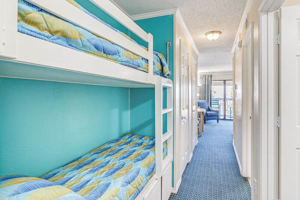 Steps to Babes Beach: Condo w/ Pool in Galveston