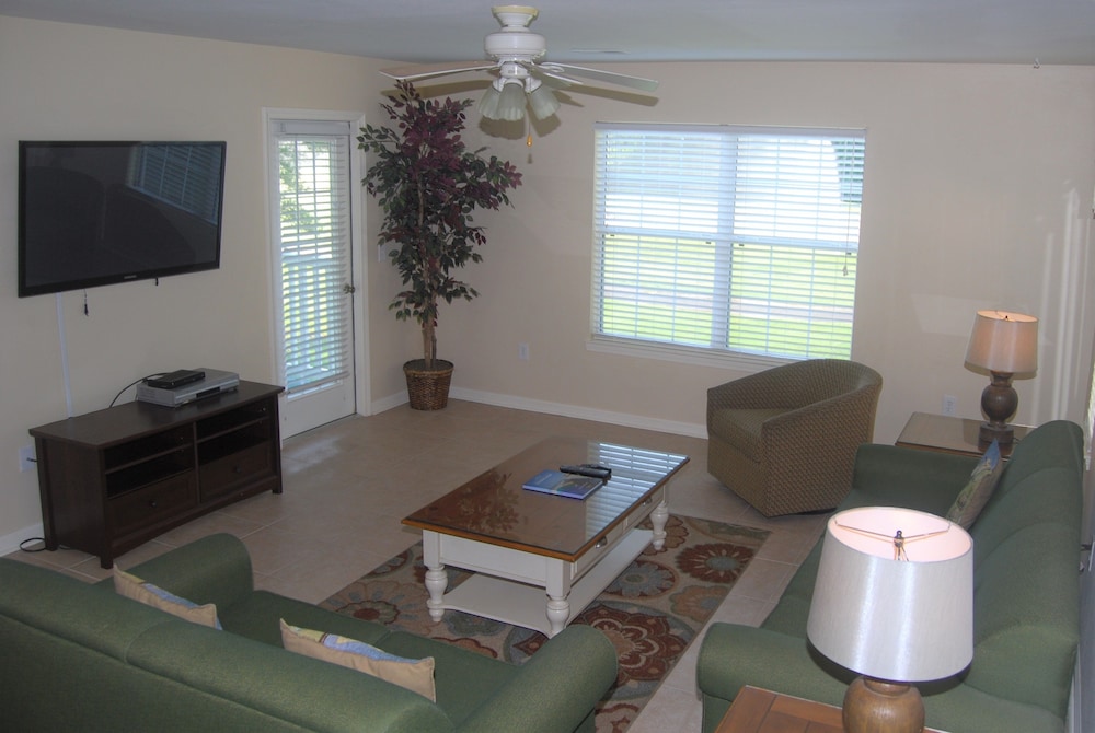 Fairways At Riveroaks 23d 3 Bedroom Condo by RedAwning