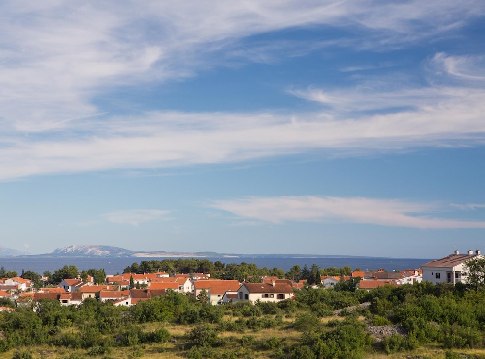 Scenic Elegant Apartments Krk With Balcony and Pool