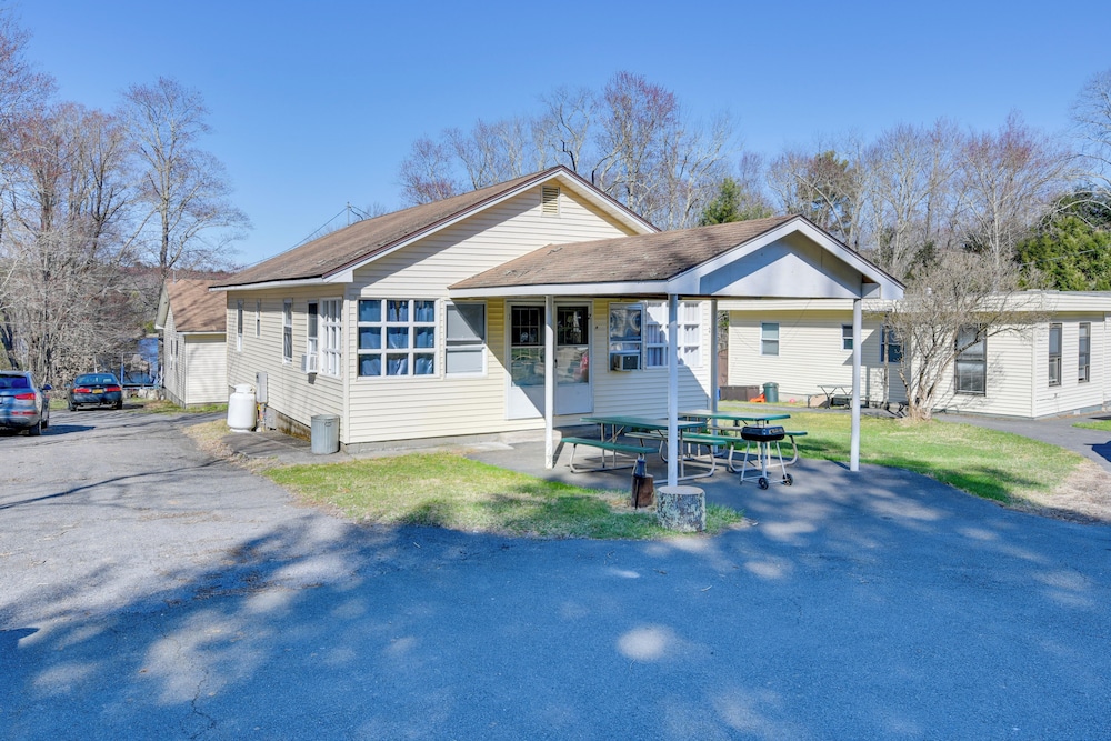 Shared Boat Launch: Lake Retreat in Ellenville!