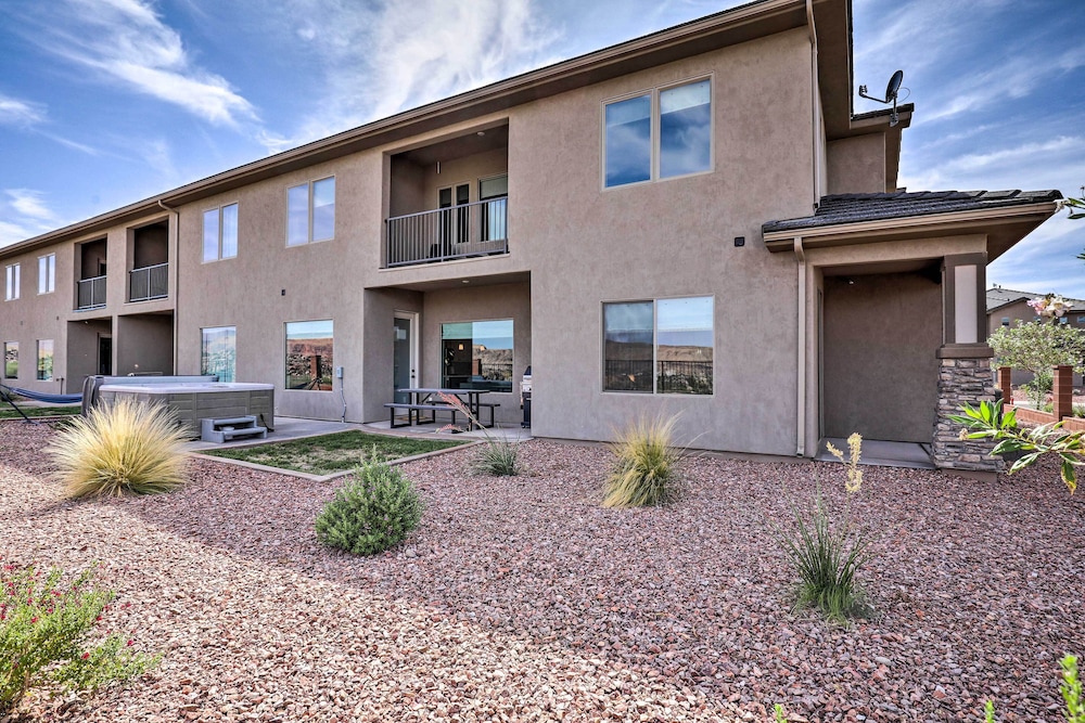 Newly Constructed Zion Village Townhome w/ Hot Tub