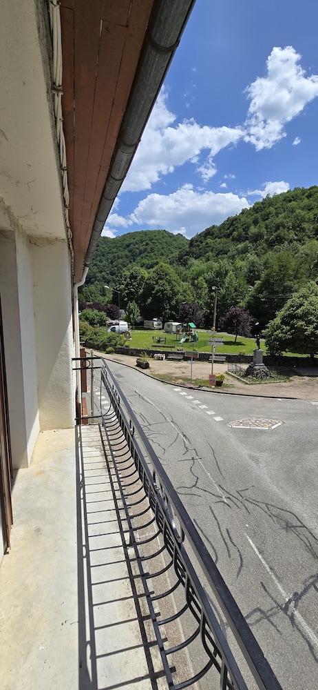 Pyrenean Pursuits