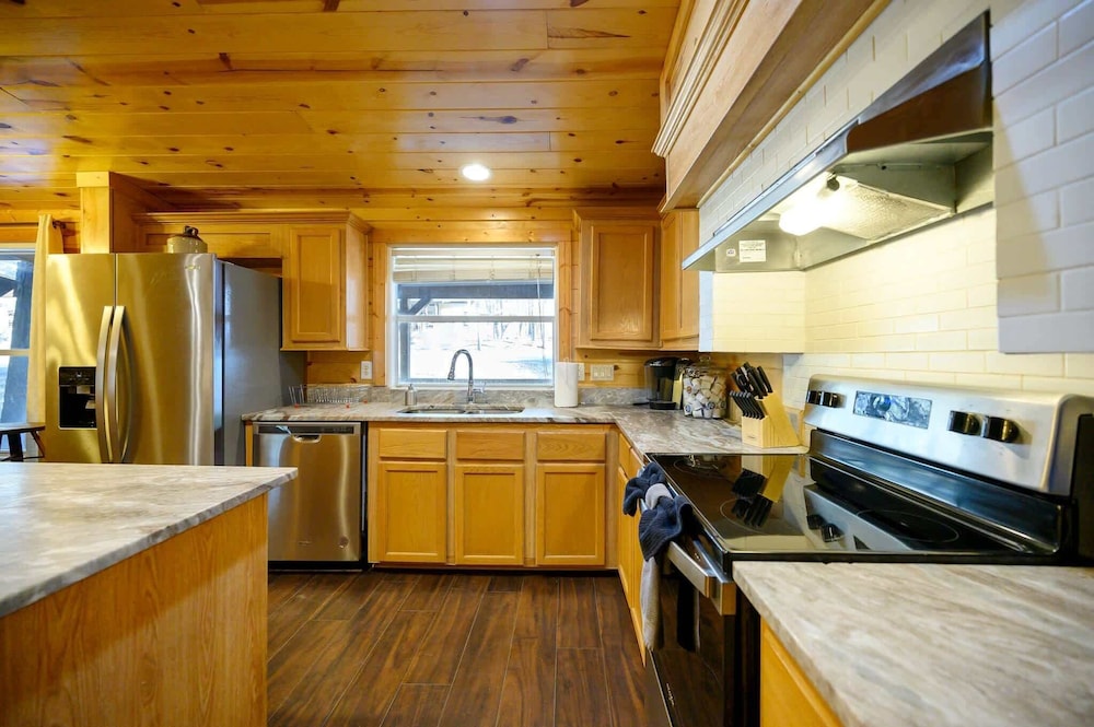 Outlaw Rose Cabin for 8!