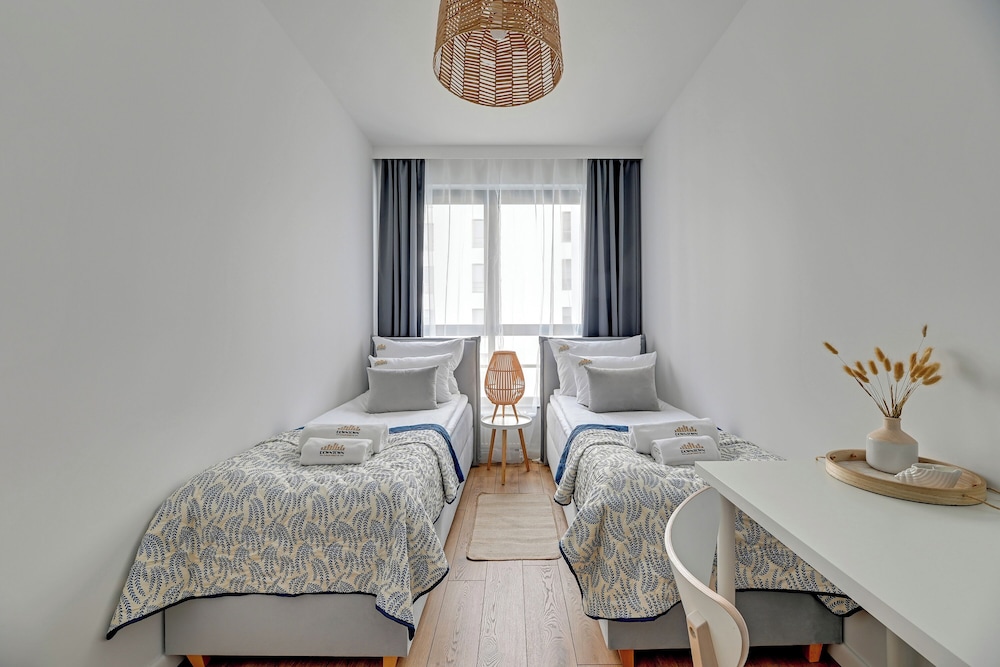 Doki Living - Foodhall & Parking by Downtown Apartments