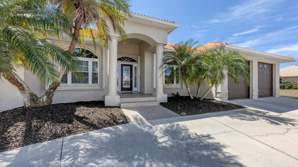 Waterfront Punta Gorda Isles 3 Bedroom pool hot tub, dock, bikes office 3 Home