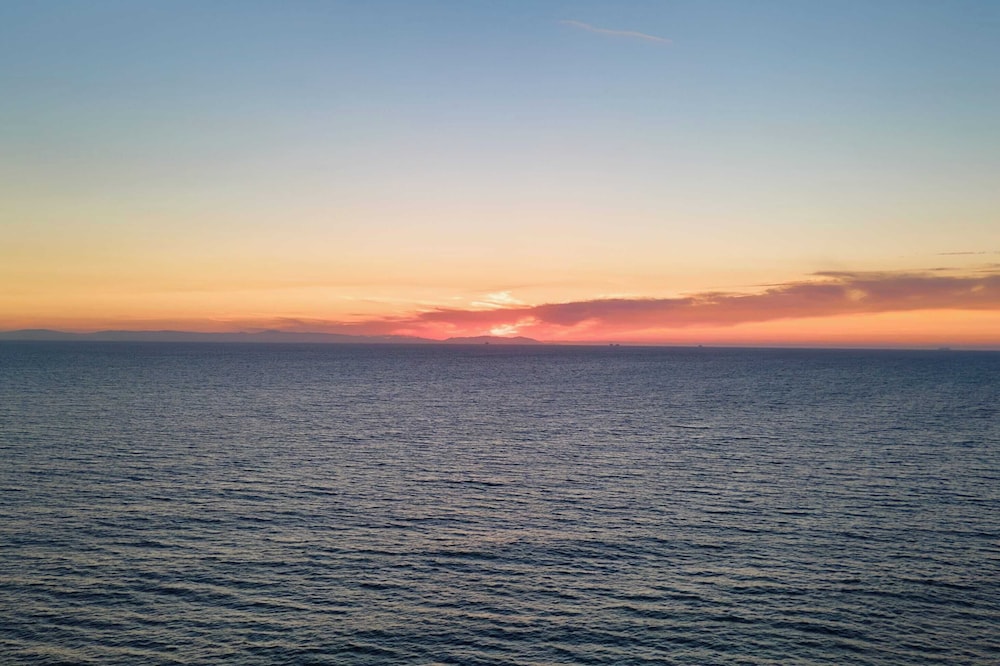 Balboa Breeze by Avantstay Beachfront Retreat + Ocean View