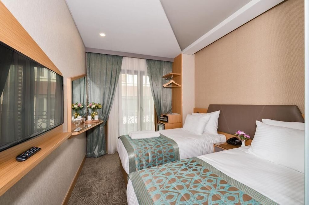 Genova Hotel - Image 31