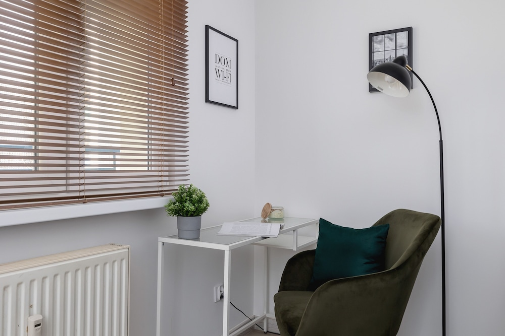 Studio With Desk in Katowice by Renters