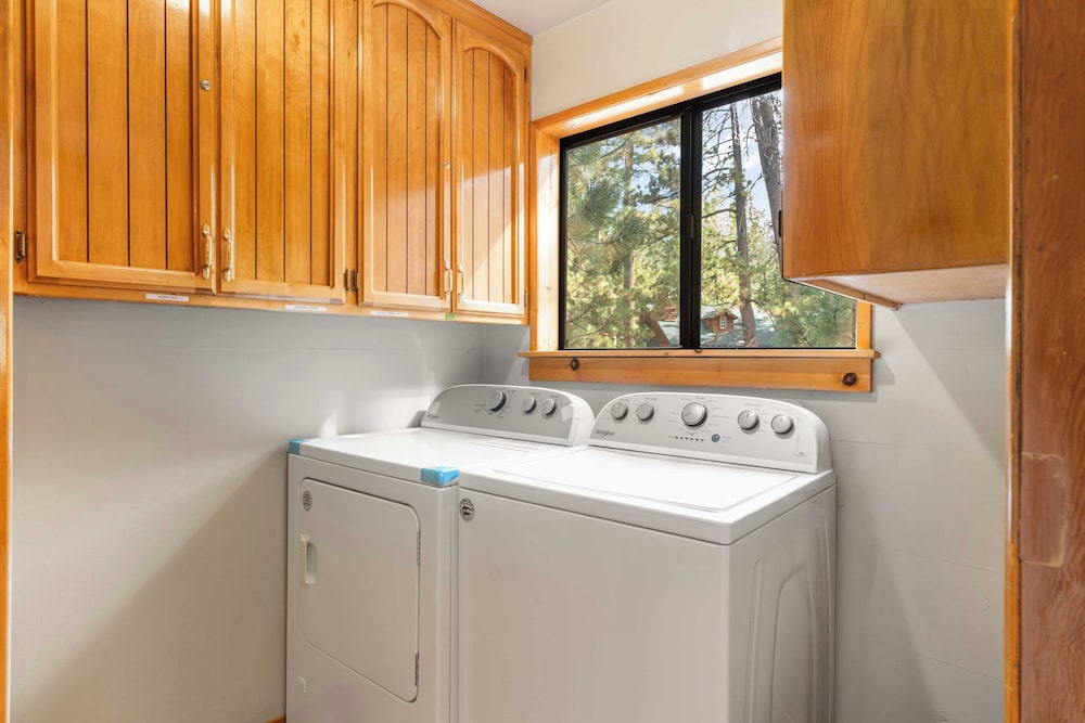 Lakeview Cabin w/ Game Room & Deck Near Ski Slopes & Trails Sleeps 20 Waterview by Avantstay