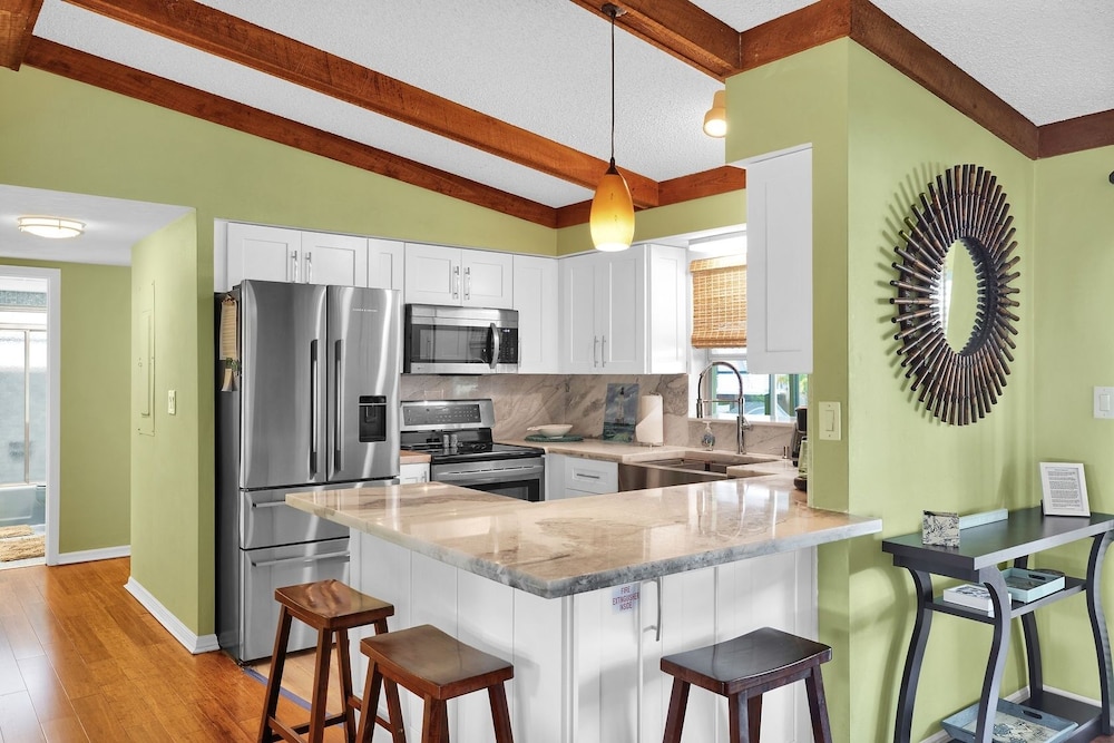 Delightful Vacation Home Located In The Popular Islamorada Neighborhood Of Port Antigua. 3 Bedroom Home by RedAwning