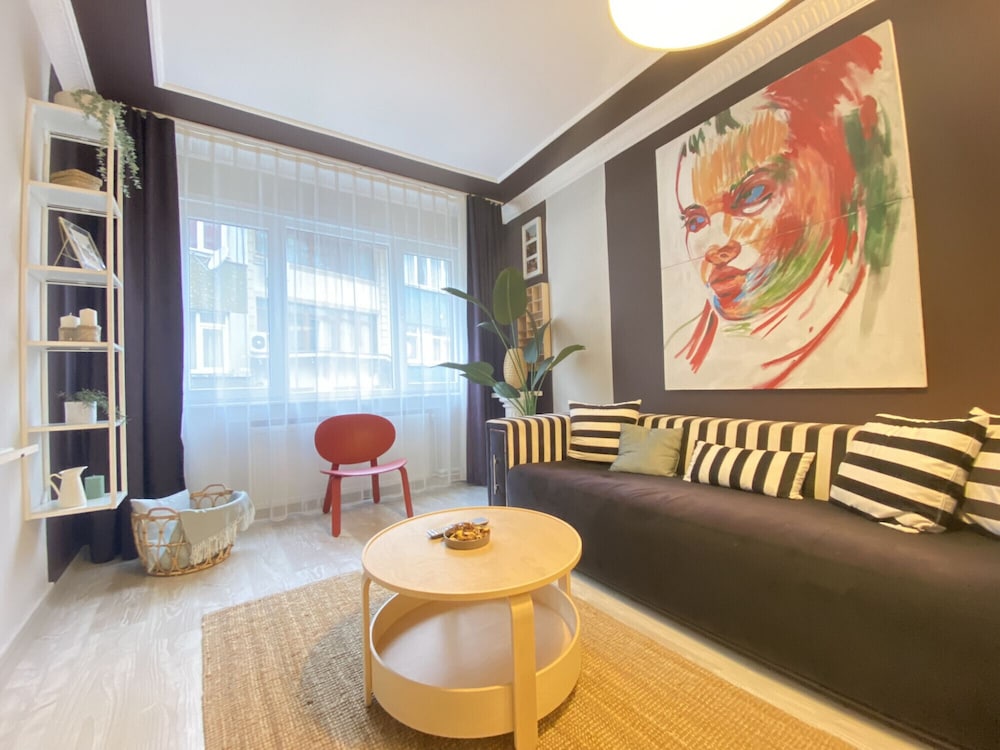 Charming Flat Near Osmanbey Metro Station