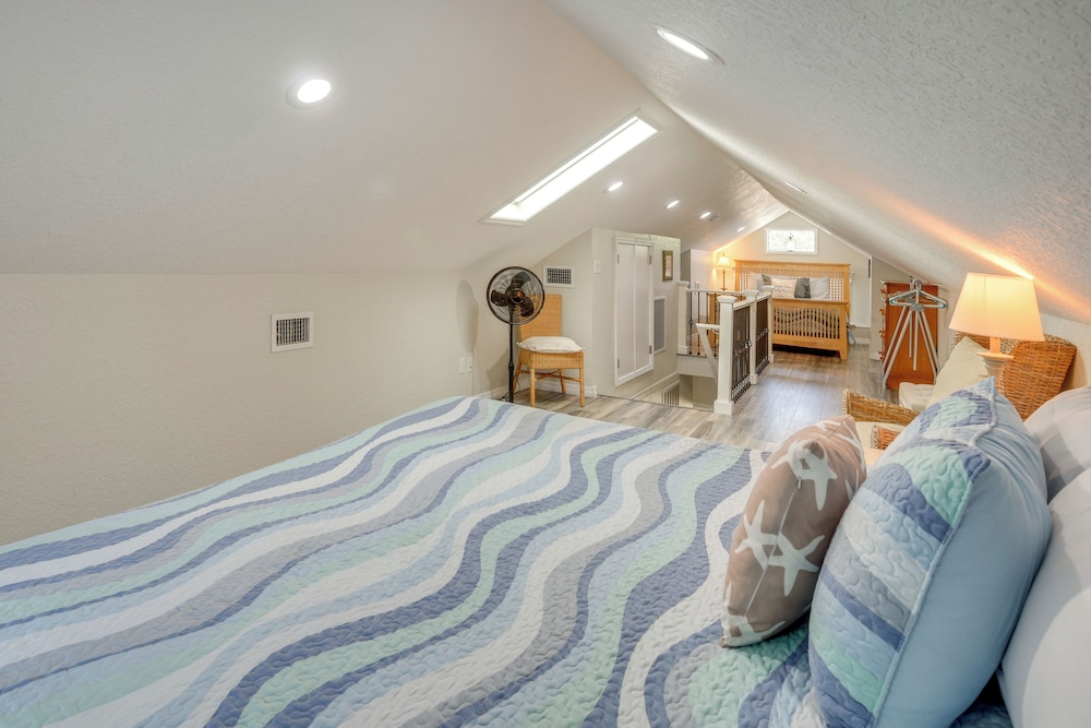 2 Blocks to Canal St: New Smyrna Beach Home