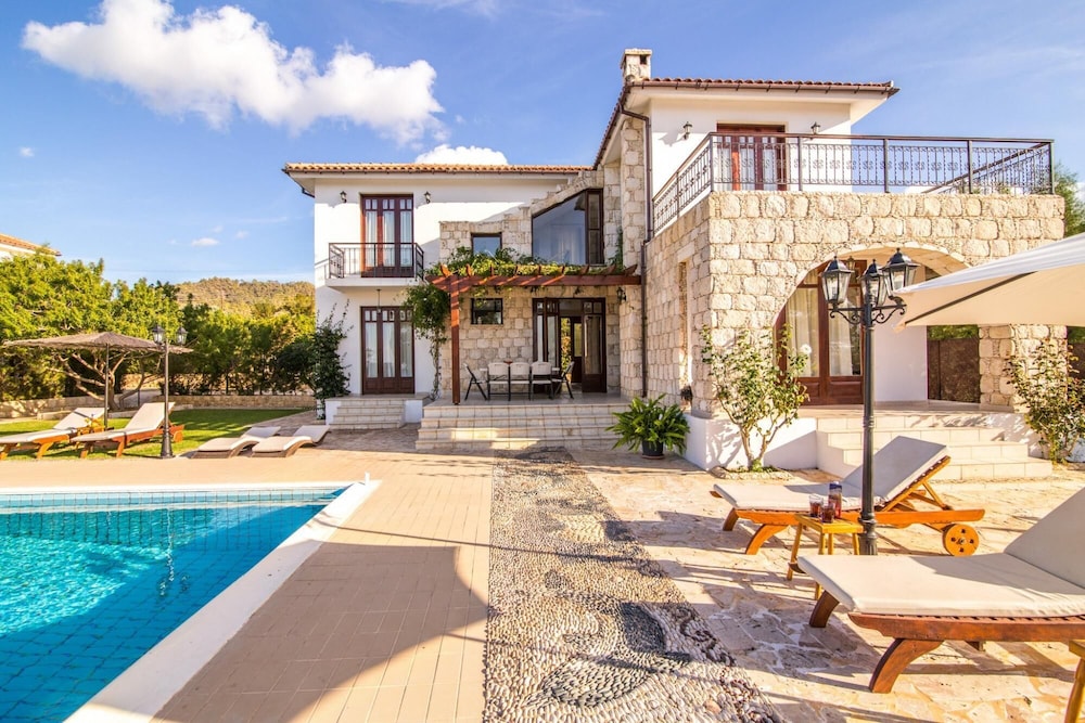 Villa Minoas Large Private Pool Walk to Beach Sea Views A C Wifi Eco-friendly - 2565 view 2