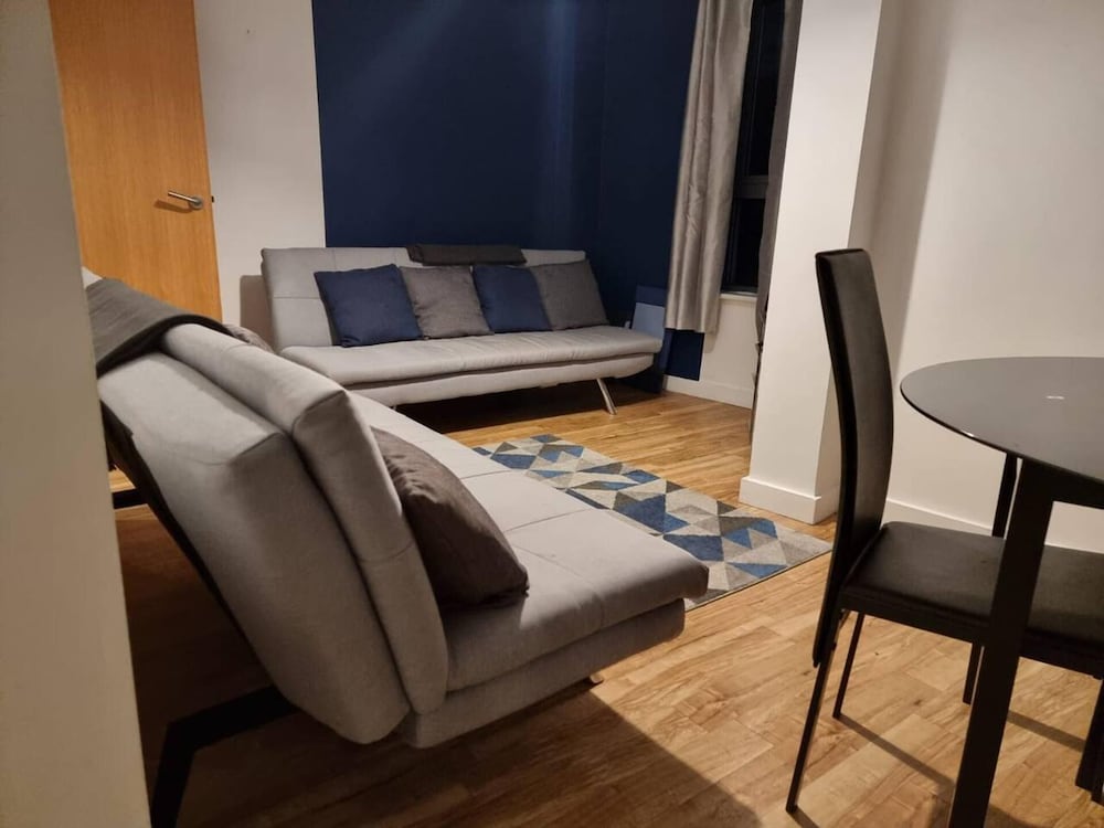 Lovely 2-bed Apartment in Manchester view 5