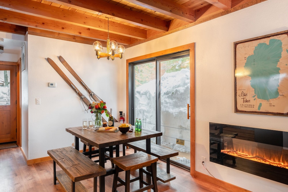 Indigo Owl by Avantstay Cabin w Firepit Minutes to Lake Slopes