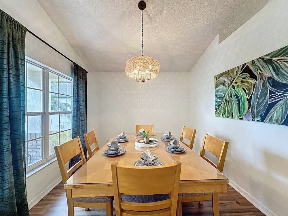 Incredible 4 Bed Pool/spa Home, Minutes To Disney 4 Bedroom Villa