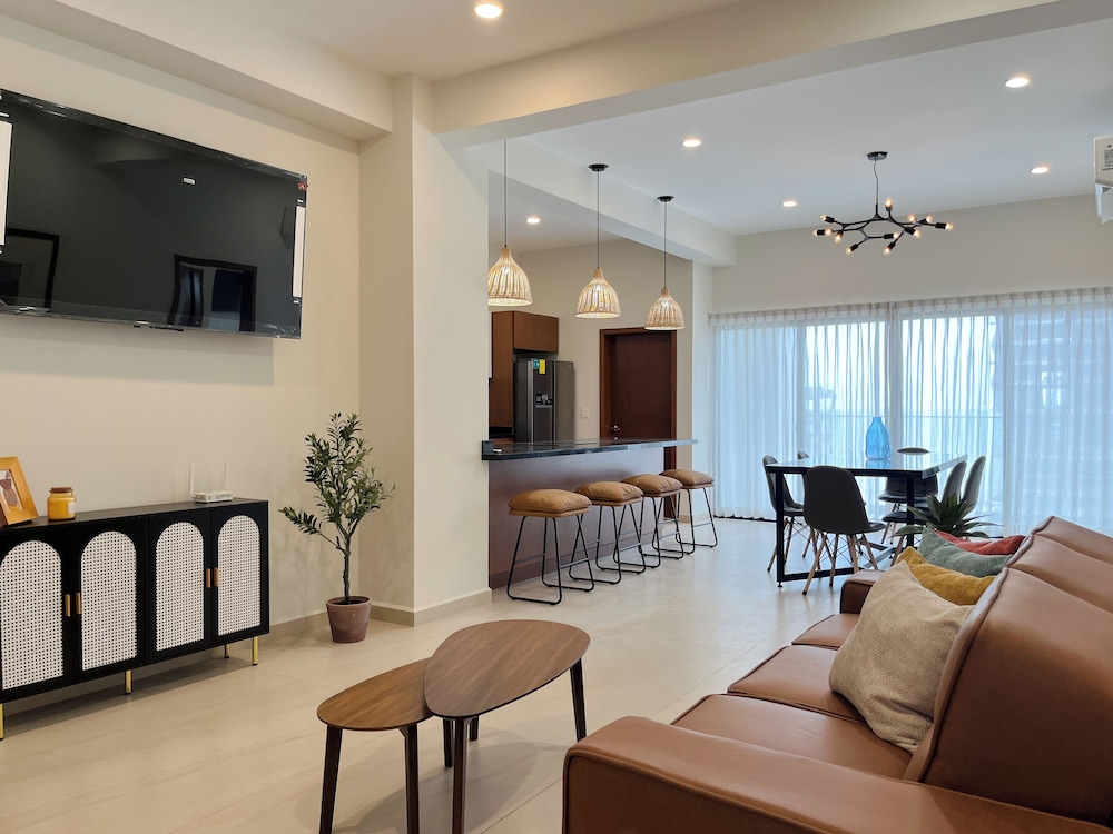 Makeva Condos - Near Malecon