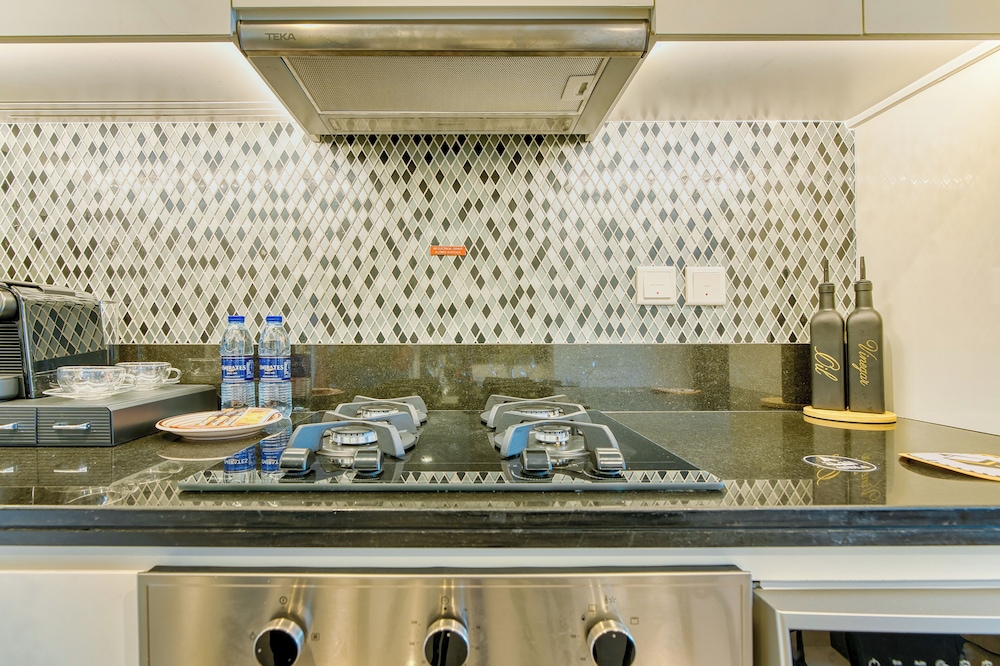 PVH - Contemporary 2BR - Aykon Tower C