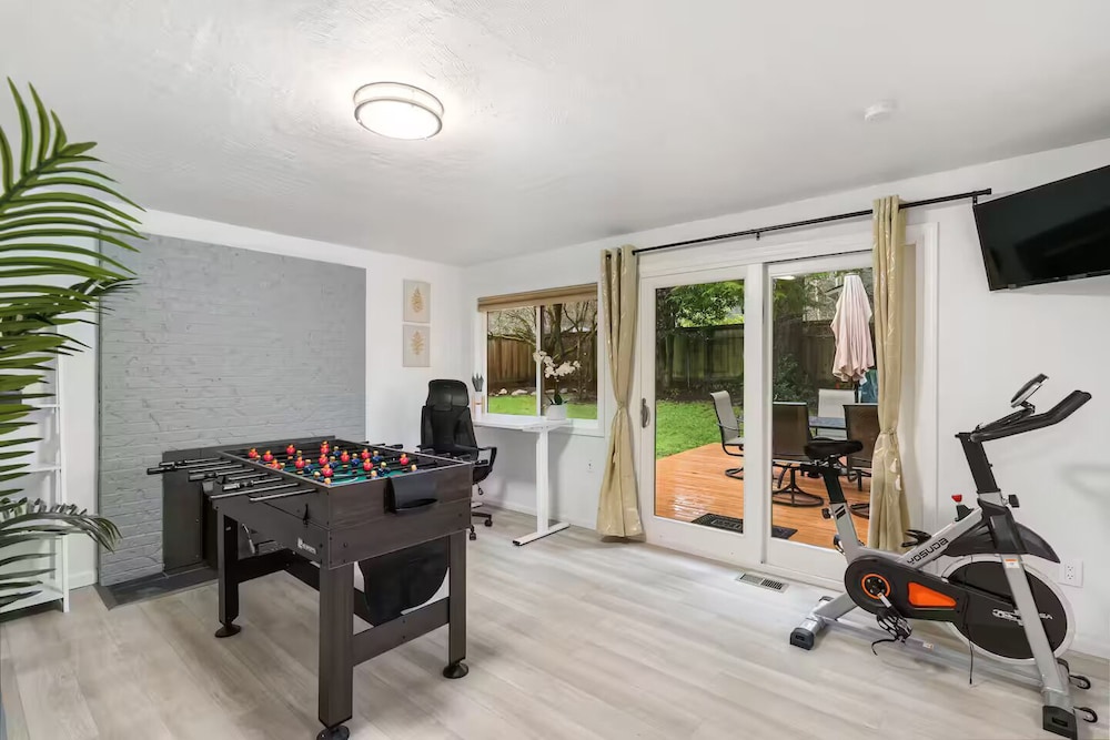 Comfortable Kirkland Home for Family & Remote Work