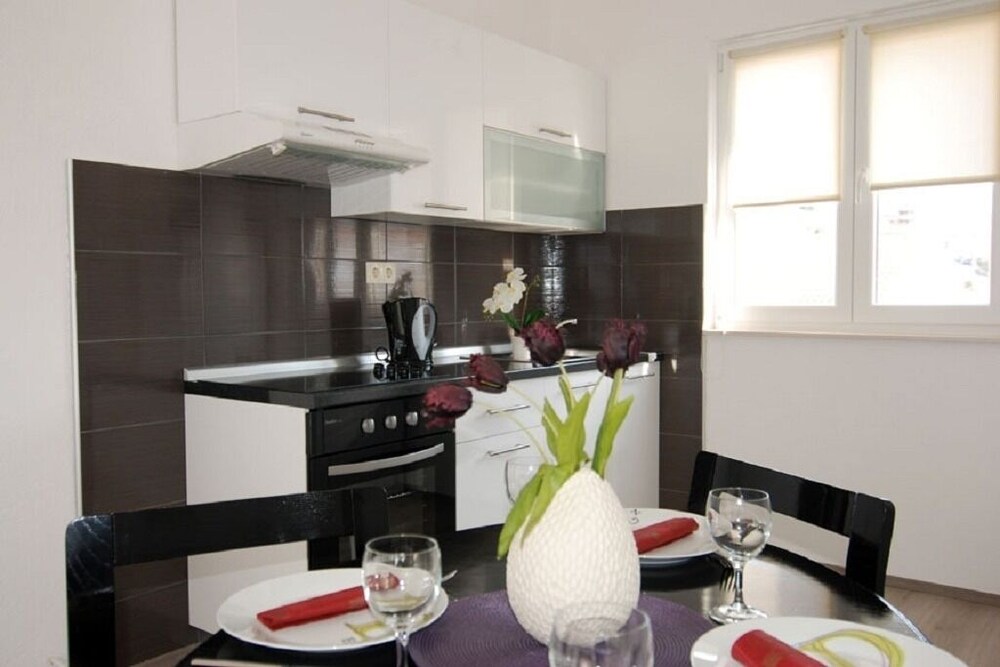 Central - 40m From the Beach - A3 view 4