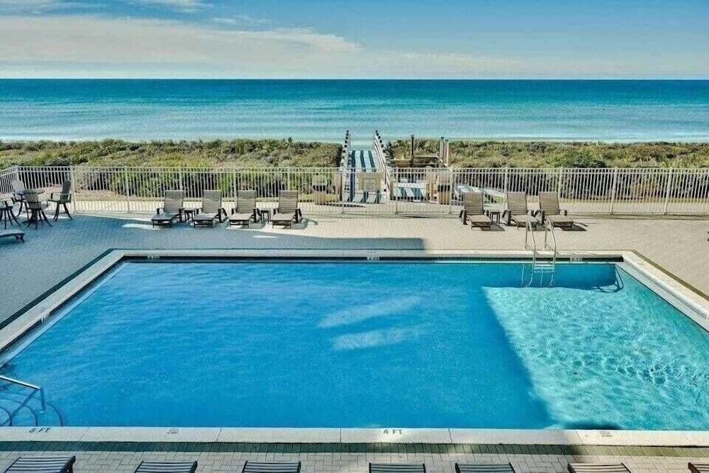 Steps to Rosemary Beach, Pool, Patio w/ Firepit The Salty Perch by Avantstay