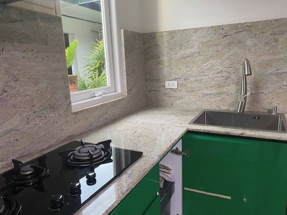 Hidden Villa Oasis Private Pool 2km to Beach&mall