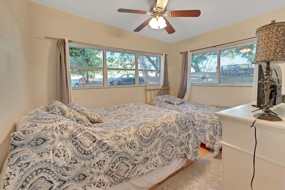 Modern Family Retreat Near Orlando Attractions