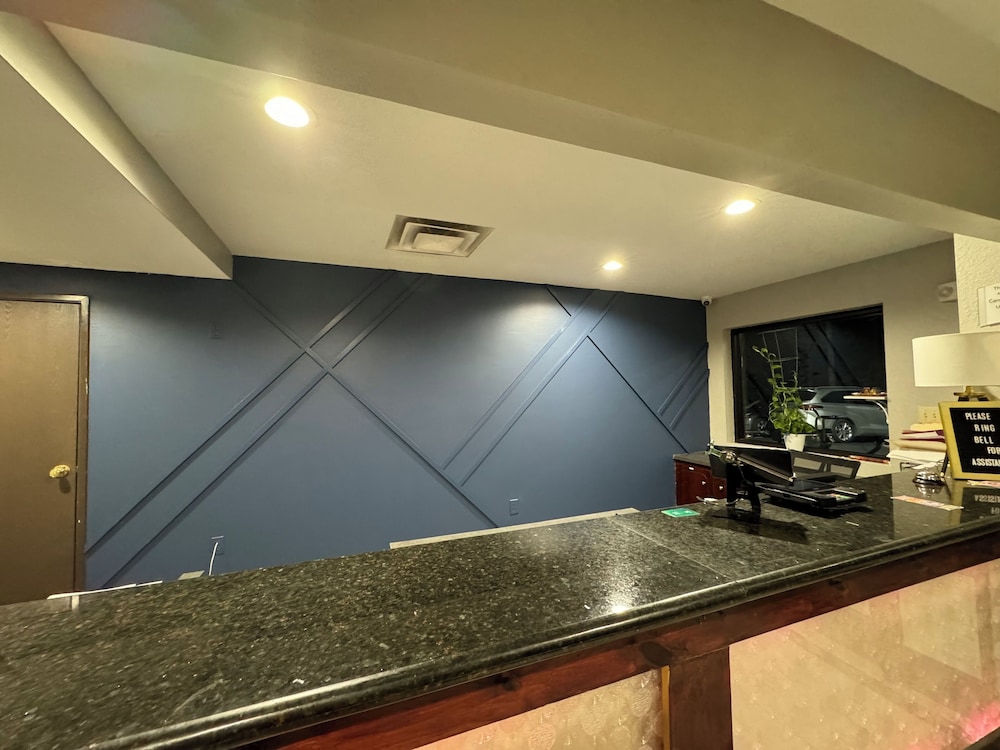 Econo Lodge Inn & Suites Centerville view 3