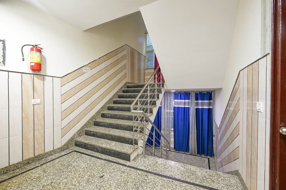 Hotel Lookout Stay Delhi IGI Airport
