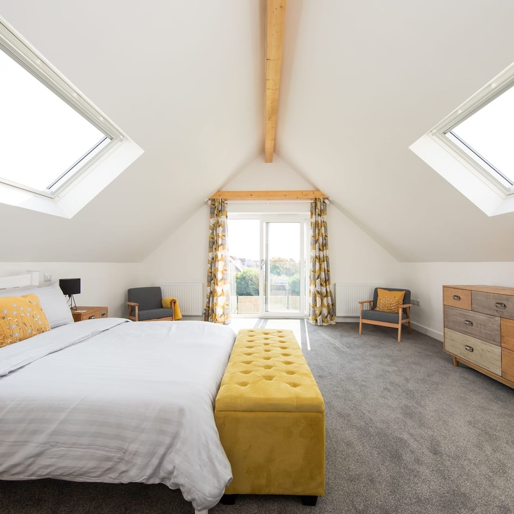 3BR Stylish Home Sea View Walk to East Wittering view 2