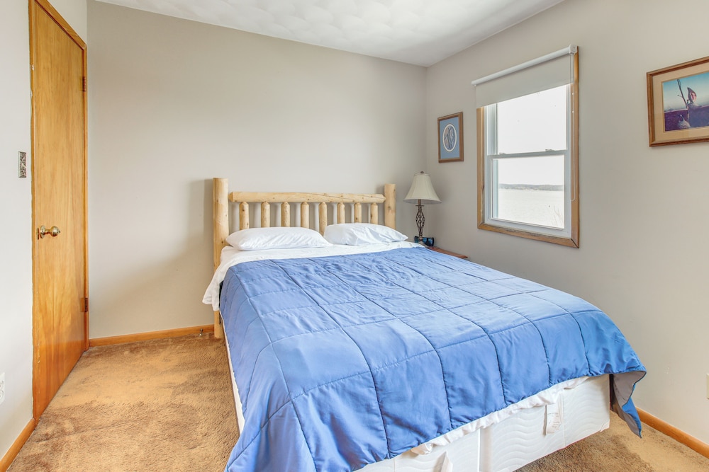 Riverfront Gem w/ Kayaks & Yard in Montrose!