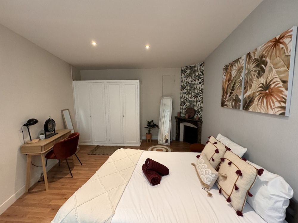 Villa in Le Mans Near Plantagenet City