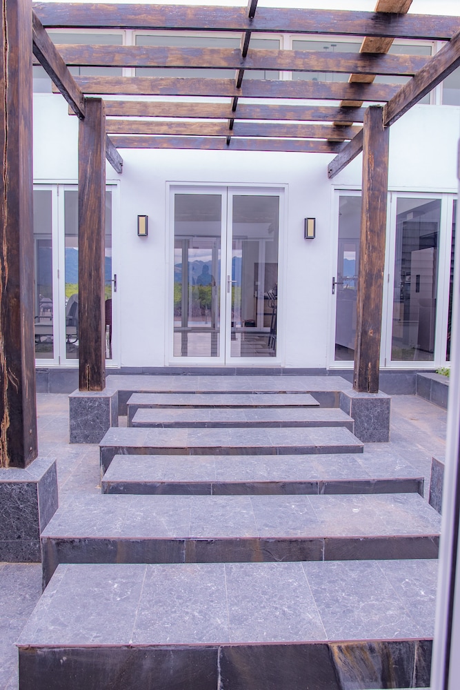 Lake Side Deluxe Villa - view 9