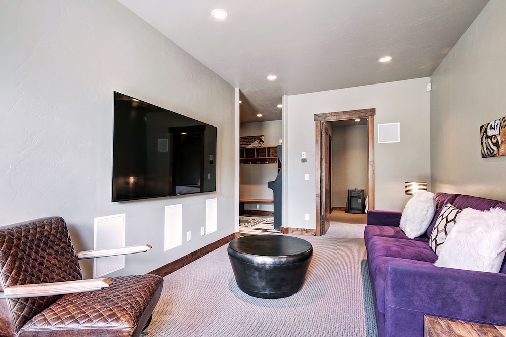 Slope View  3 Bedroom Townhouse by RedAwning