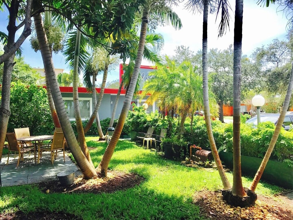 Cozy 2BR in Hollywood FL Pet Friendly