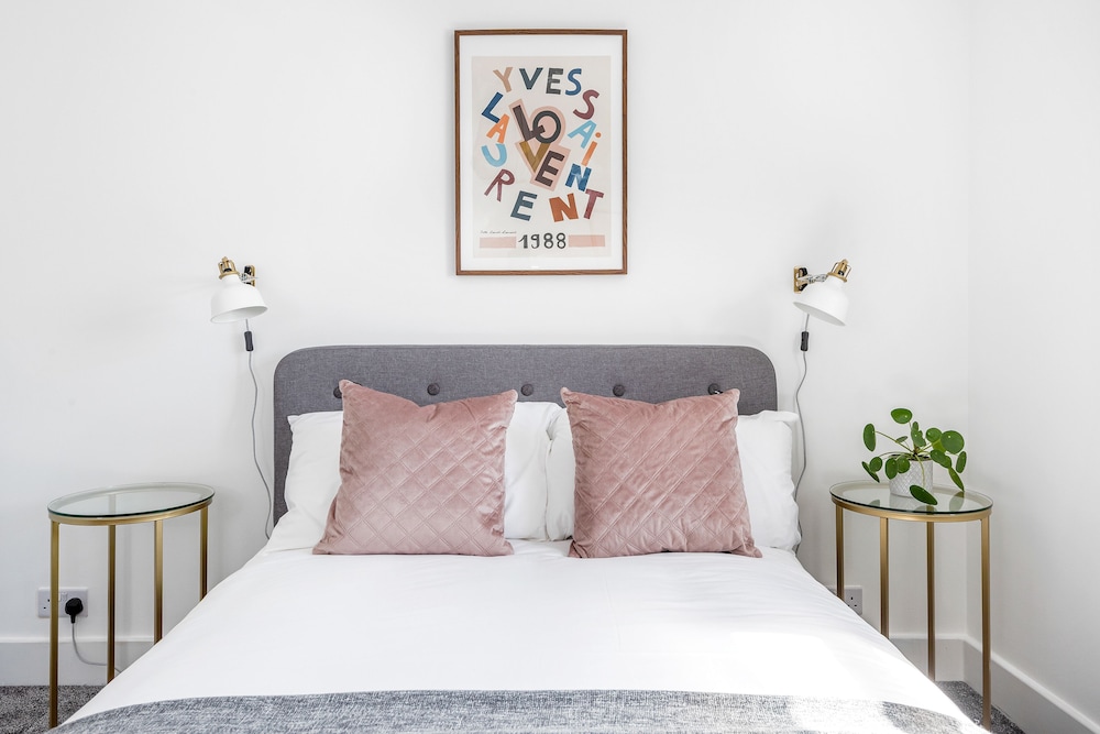 Stylish Apartment In Leafy Central Neighbourhood view 2