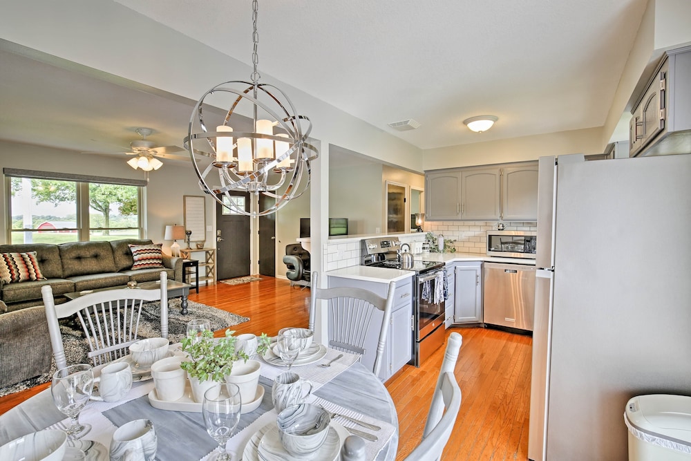 Modern Excelsior Springs Home w/ Deck & 3 Acres!