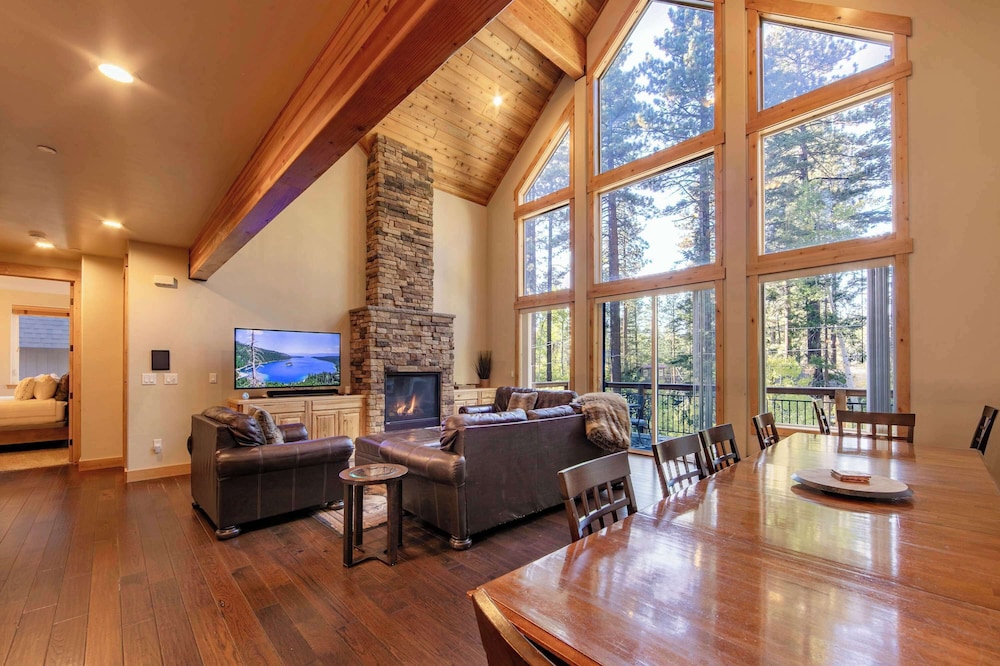 The T-pot Chalet for 12