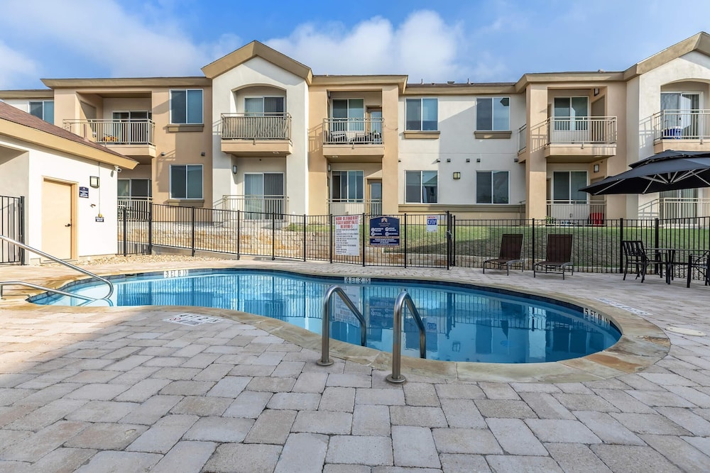 The Cedars Grand