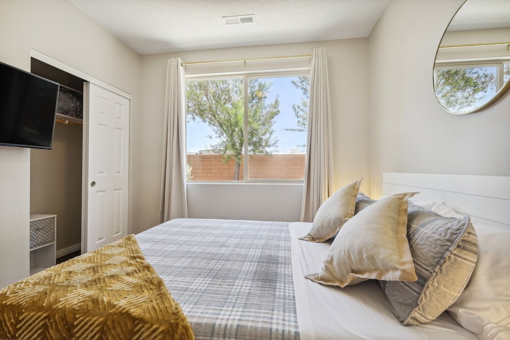 Mesquite Vacations - Welcoming Mesquite Condo w/ Pool Access! - Property Image 3
