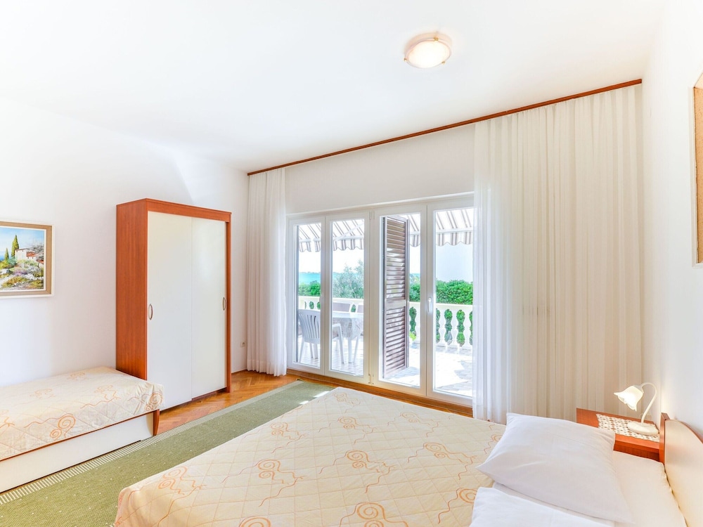 Apartment on Vir Island Near Sandy Beaches