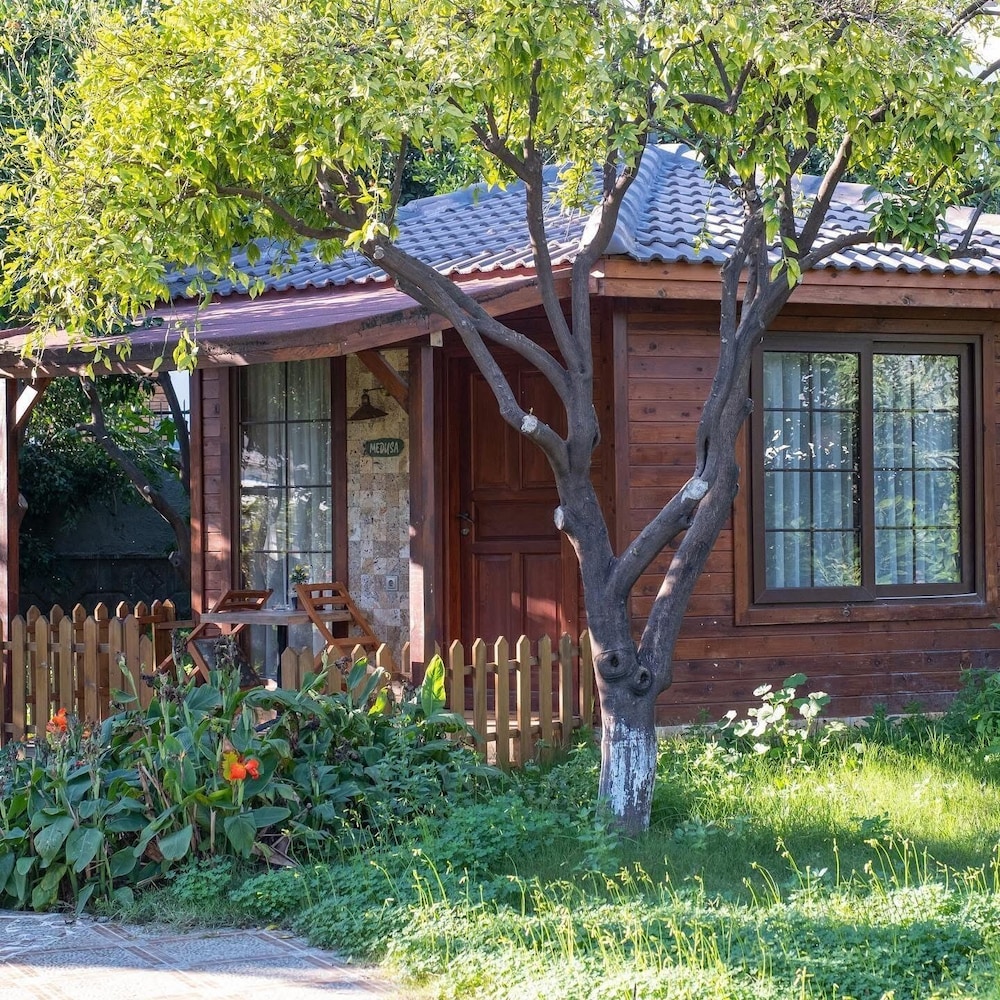 Mandarin Bungalow