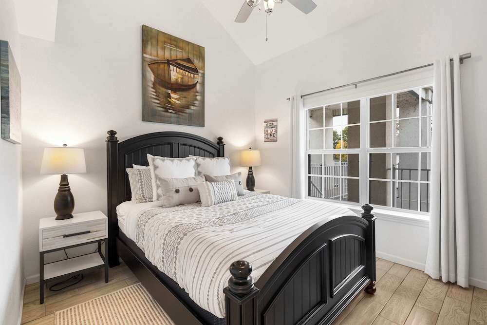 Vacay Getaway - Condo for 8