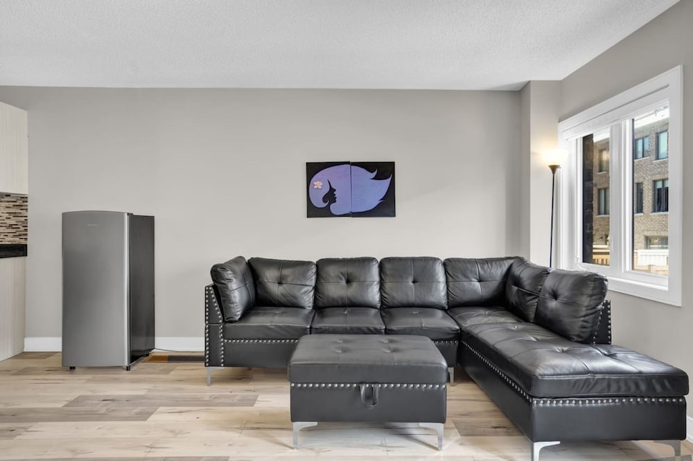 Stylish Mississauga Lower Unit BBQ Yard Paradise