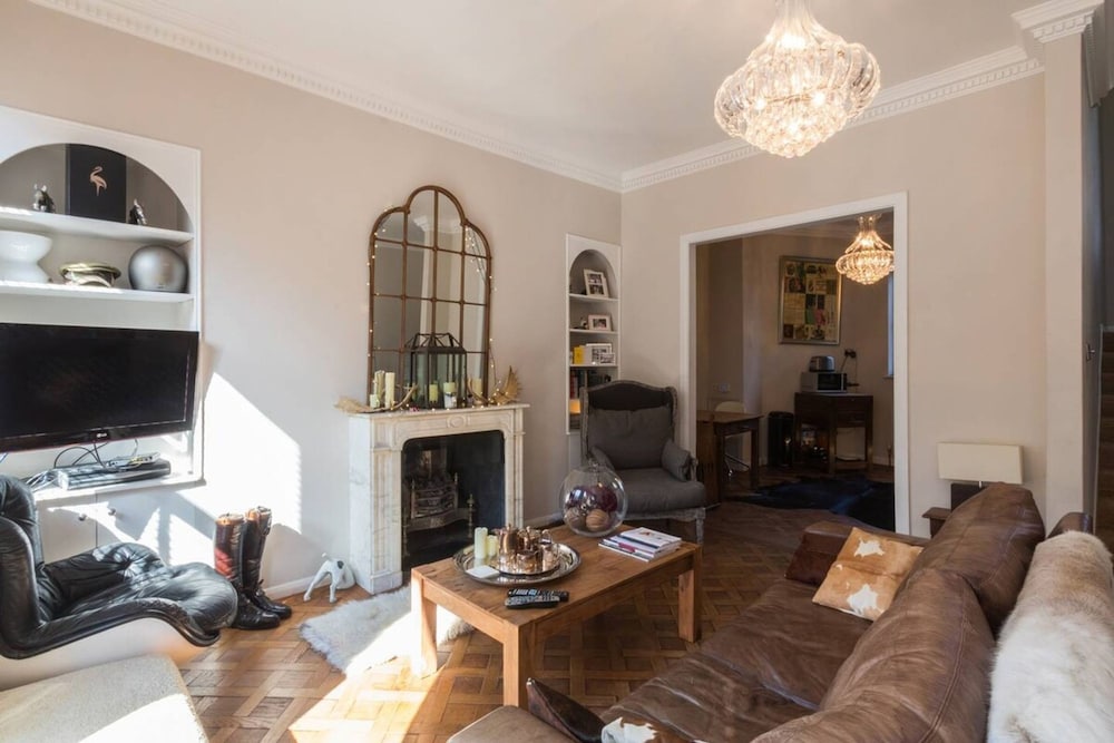 Stylish 1-bed With a Roof Terrace