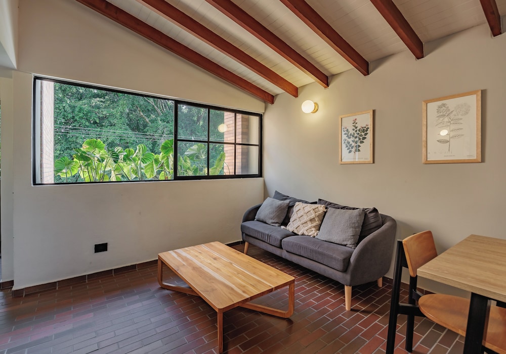 The Somos Flats Laureles
